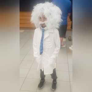 Einstein E=MC2 costume California Halloween boy's costume,size kids M, worn once